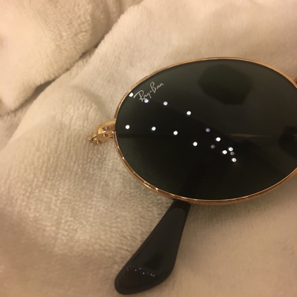 Never worn ray bans in perfect condition!